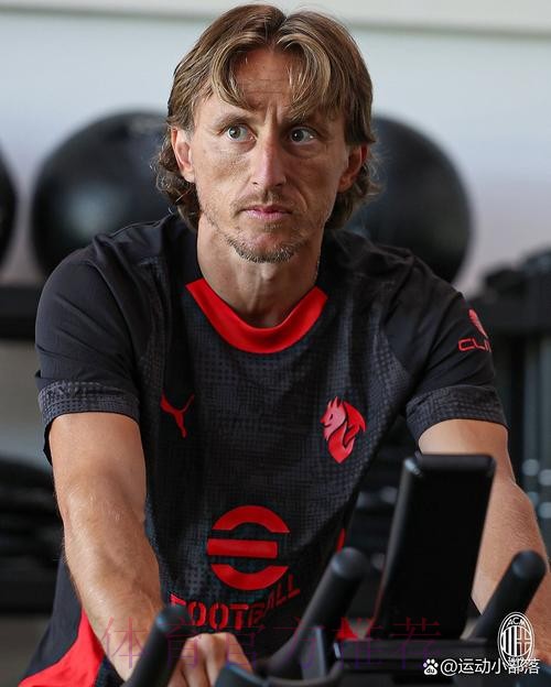 记者:莫德里奇因身体超负荷缺席训练